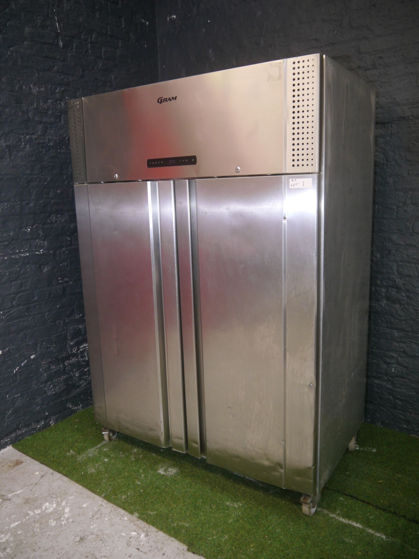 *GRAM: 2 Door upright freezer gram double door freezer 1400 x 850 x 2000