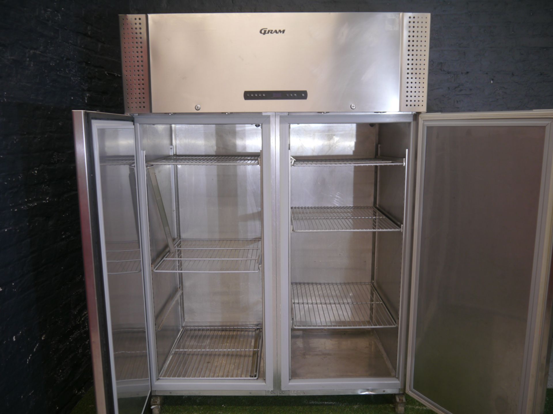 *GRAM: 2 Door upright freezer gram double door freezer 1400 x 850 x 2000 - Image 3 of 3
