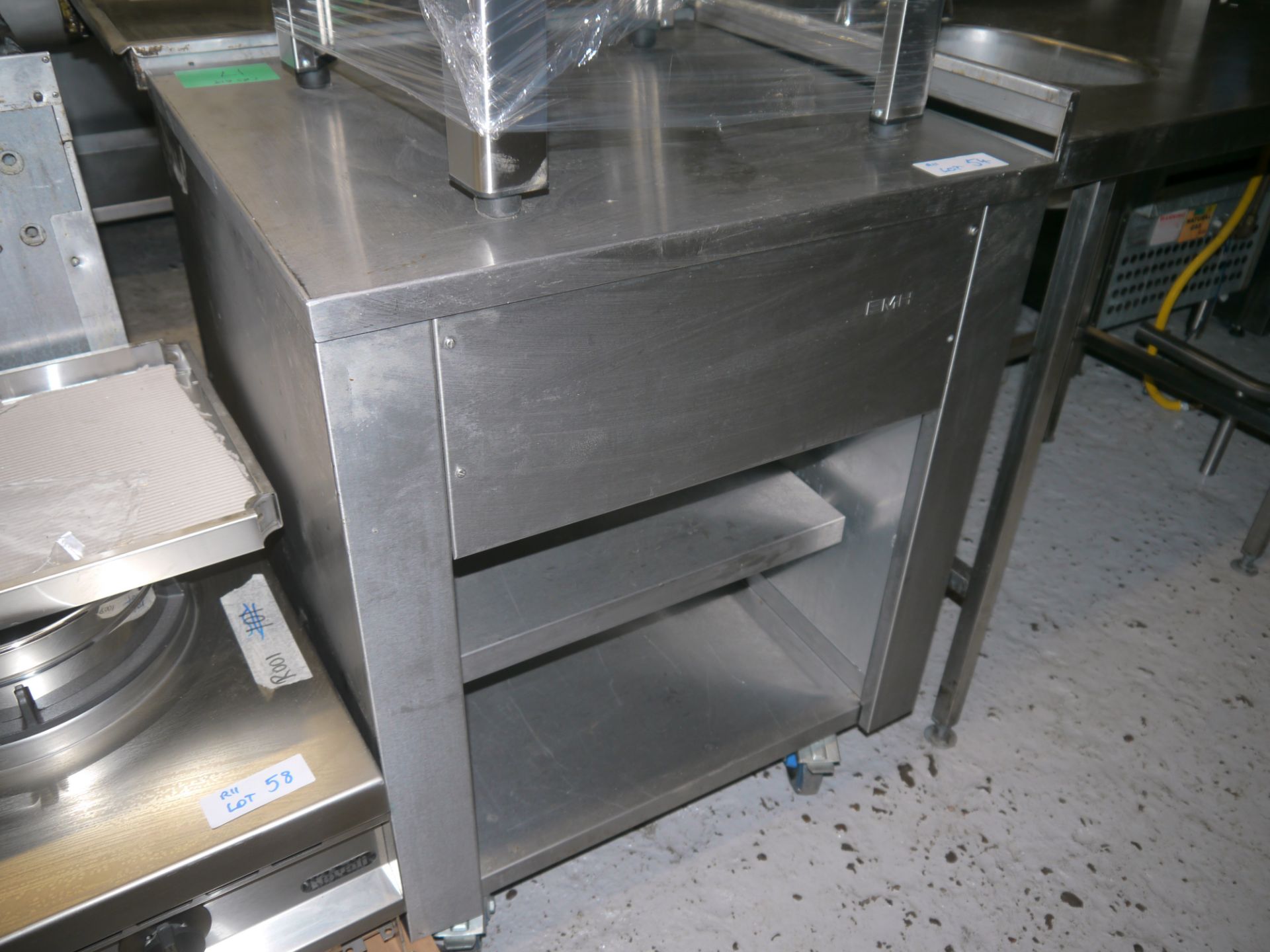 *EMH Ambient till unit with undershelf on castors 700 x 670 x 900