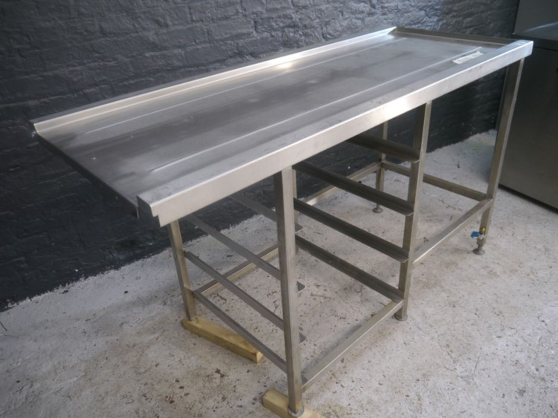 *Feed Table Feed Table with tray racks in good condition 1500 x 620 x 900