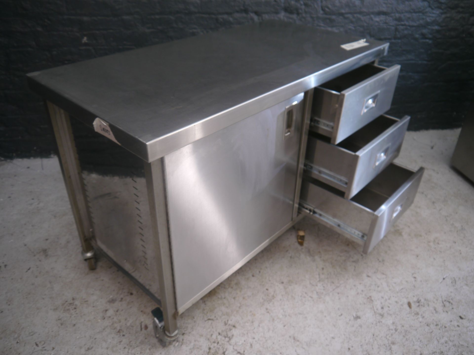 * Mobile Cupboard Mobile prep table / cupboard with drawers on castors in good condition. 1200 x 600 - Image 4 of 5