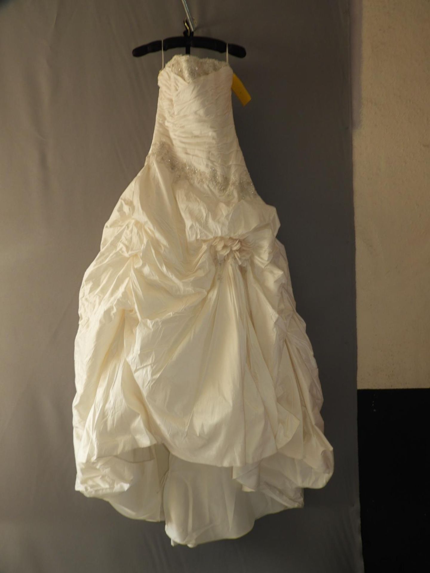 *Jade Daniels White Wedding Dress Size: 12