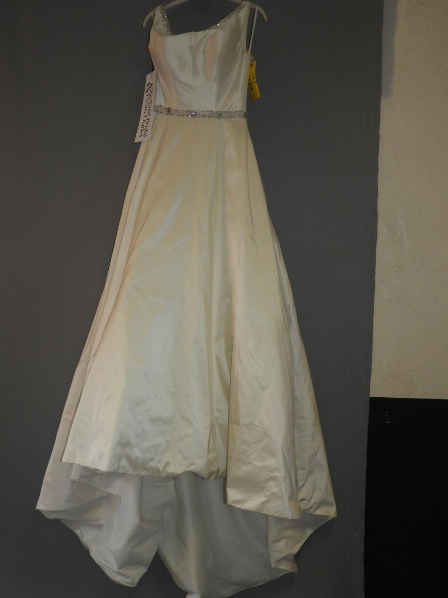 *Jade Daniels White Wedding Dress Size: 8