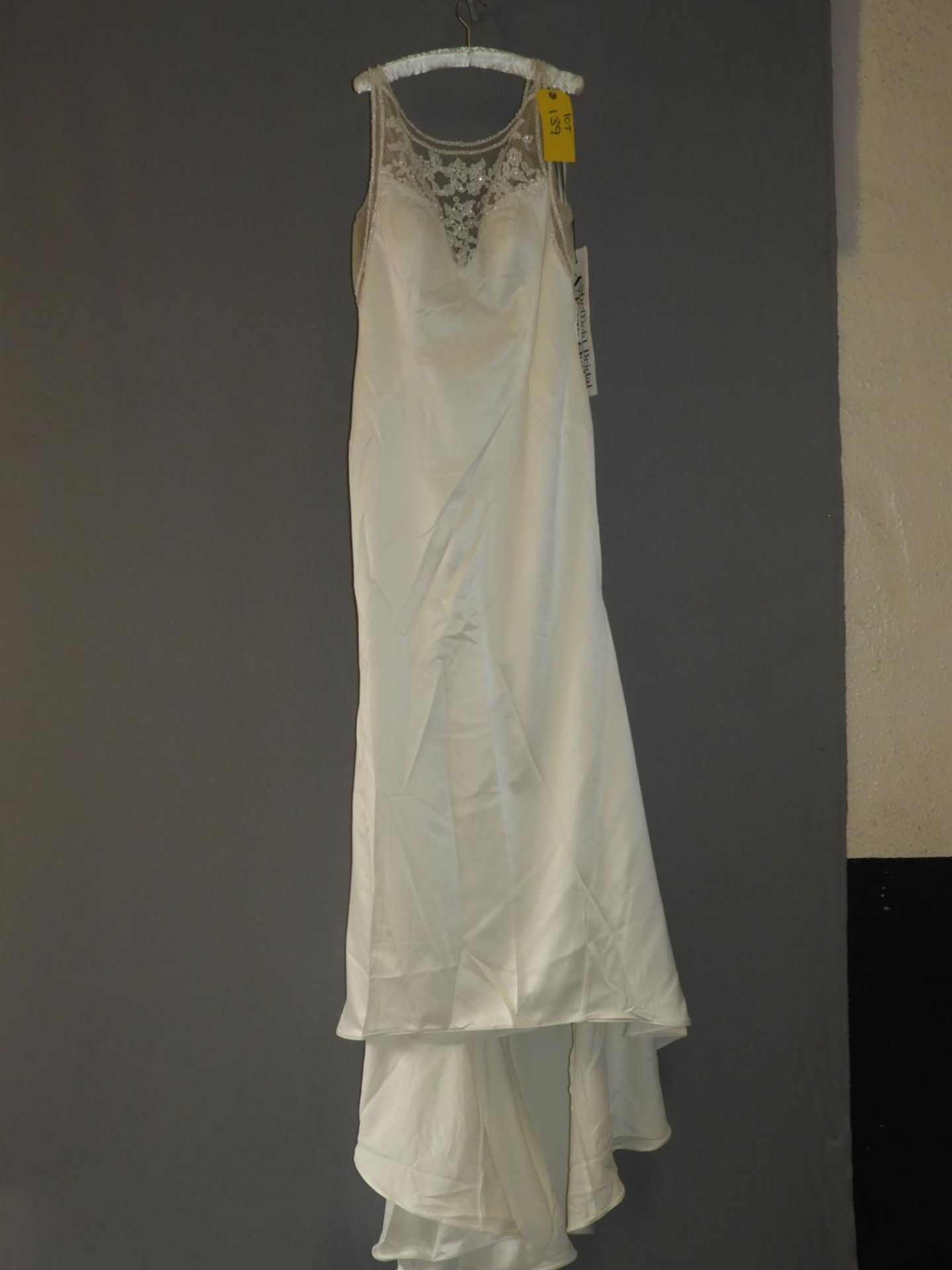 *Callista Ivory Wedding Dress Size: 18