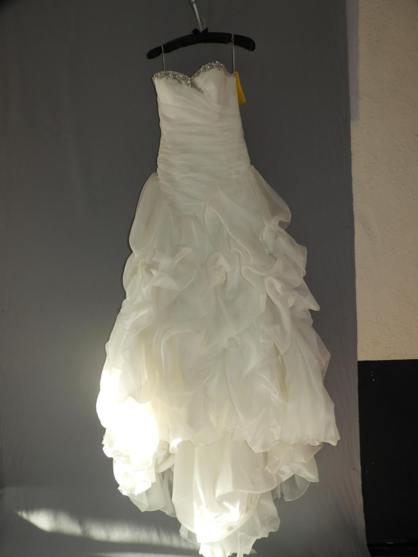 *Alfred Sung White Wedding Dress Size: 12