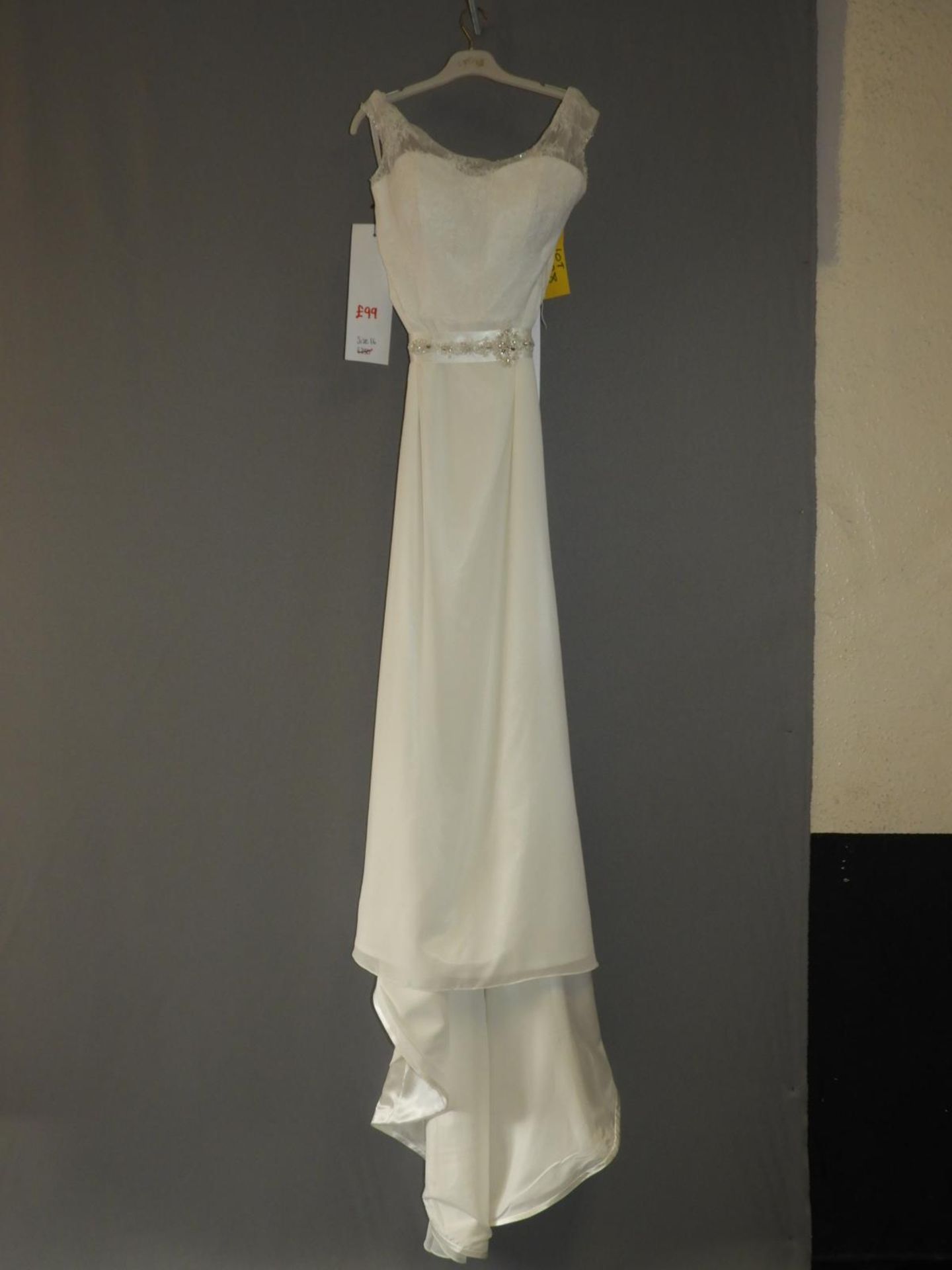 *Benjamin Roberts White Wedding Dress Size: 16