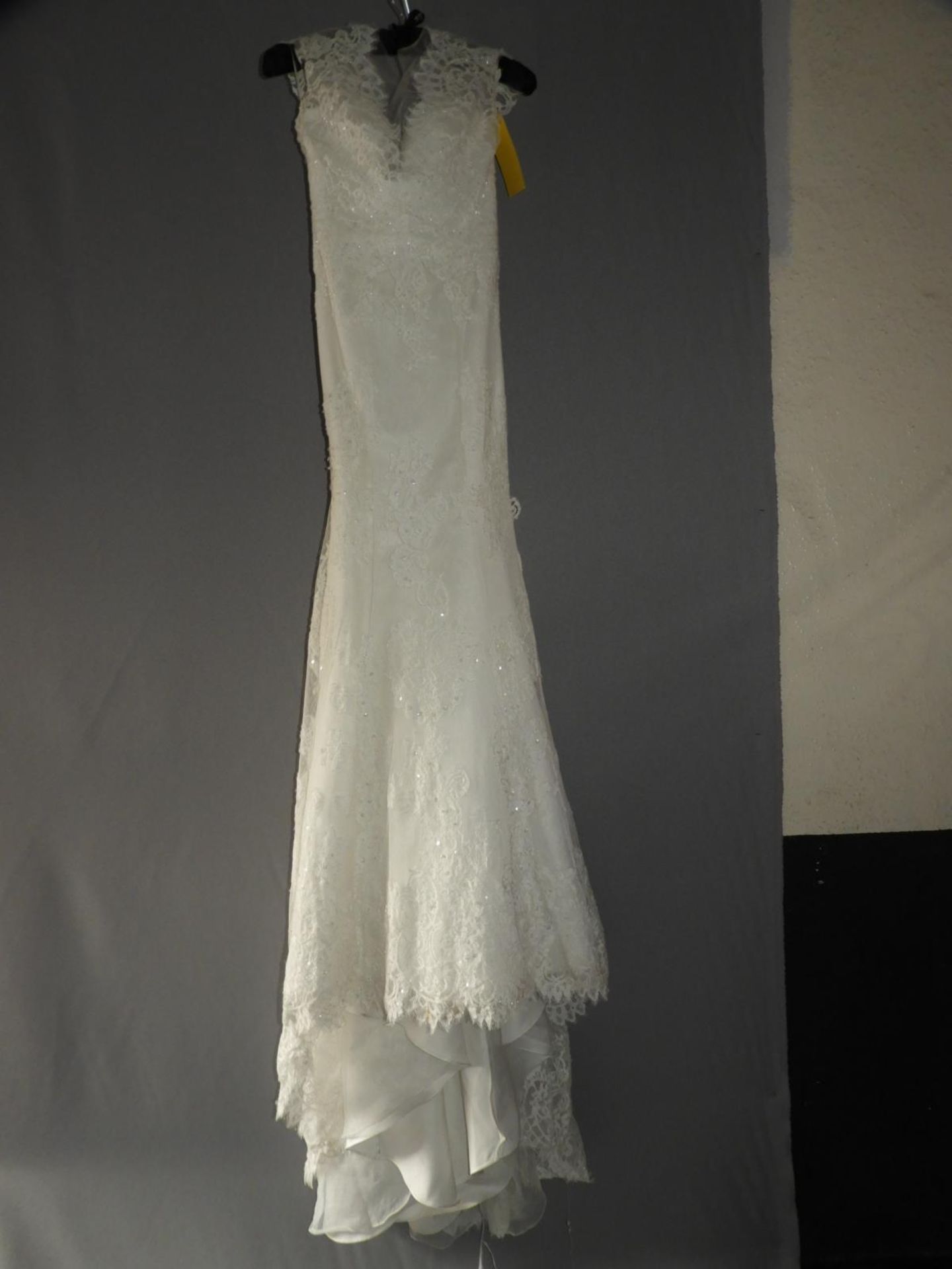 *White Wedding Dress