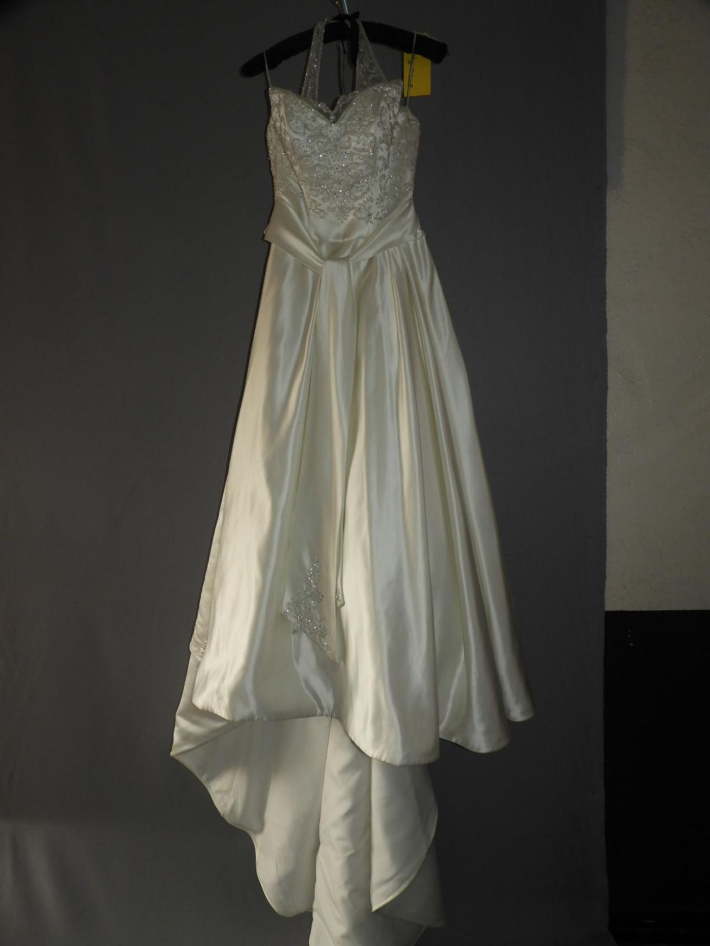 *Alfred Sung White Wedding Dress Size: 8