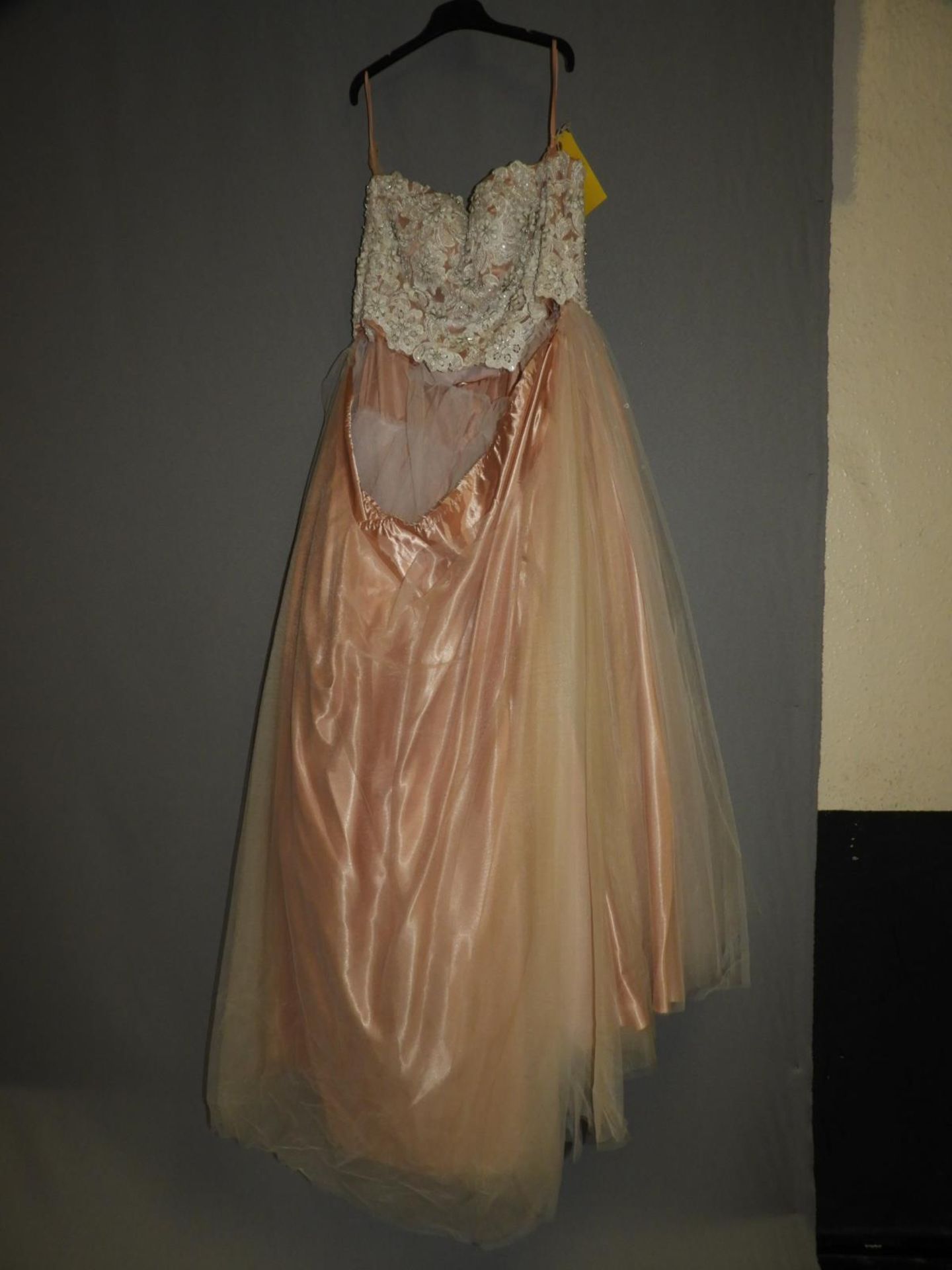 *Ivory/Nude Wedding Dress Size: 18