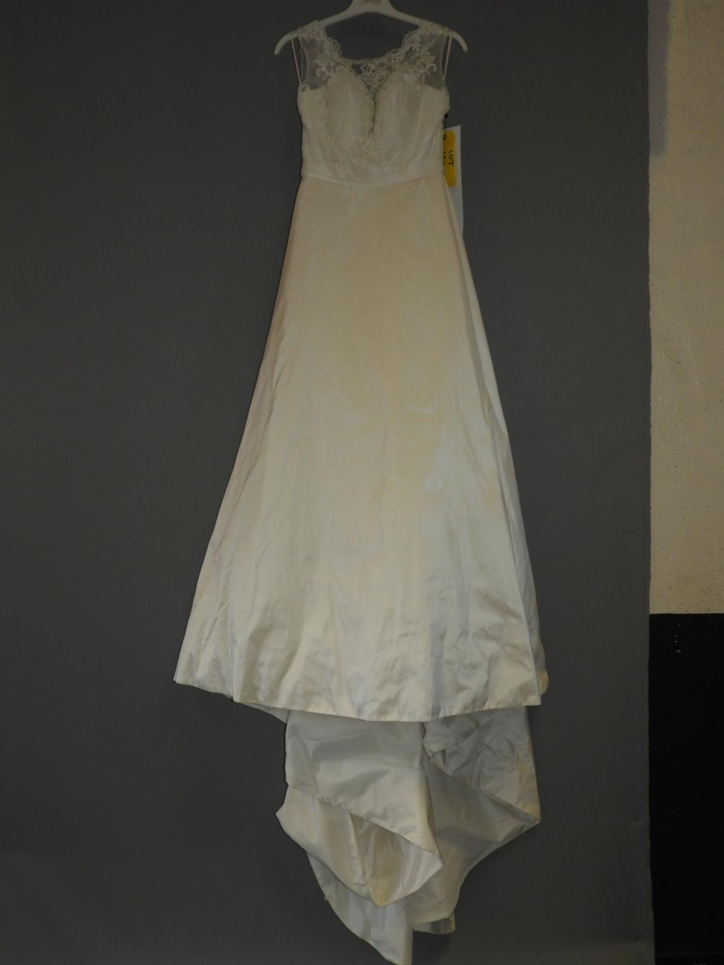 *Jade Daniels White Wedding Dress Size: 8