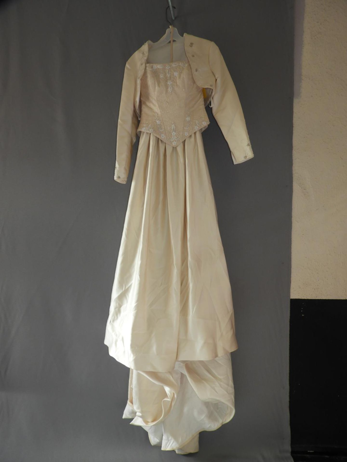 *Three Piece Cream Wedding Dress Size:10