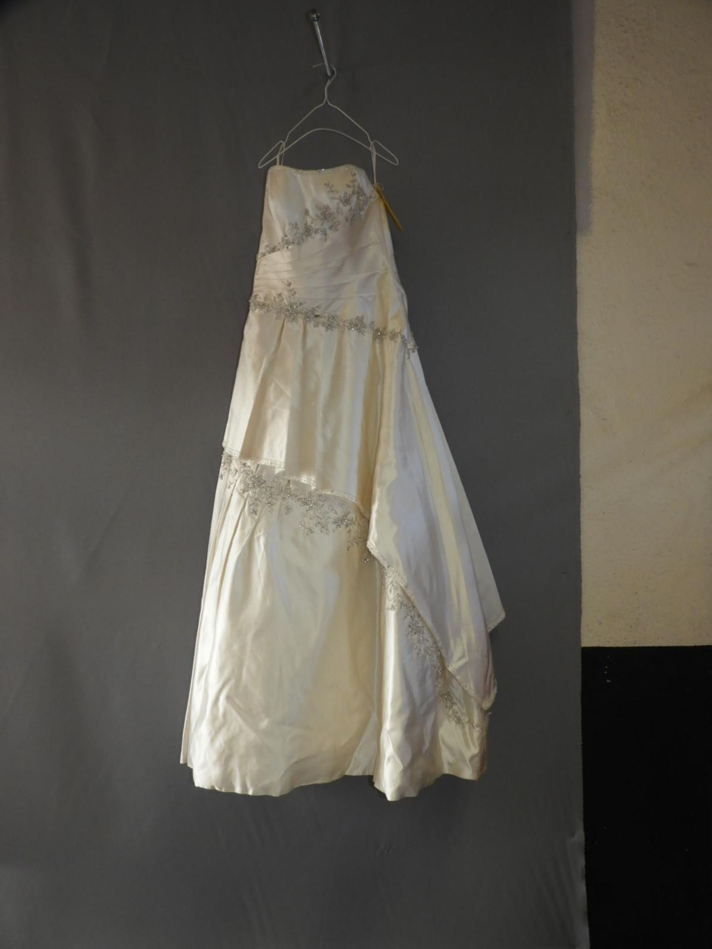 *Jade Daniels White Wedding Dress Size:10