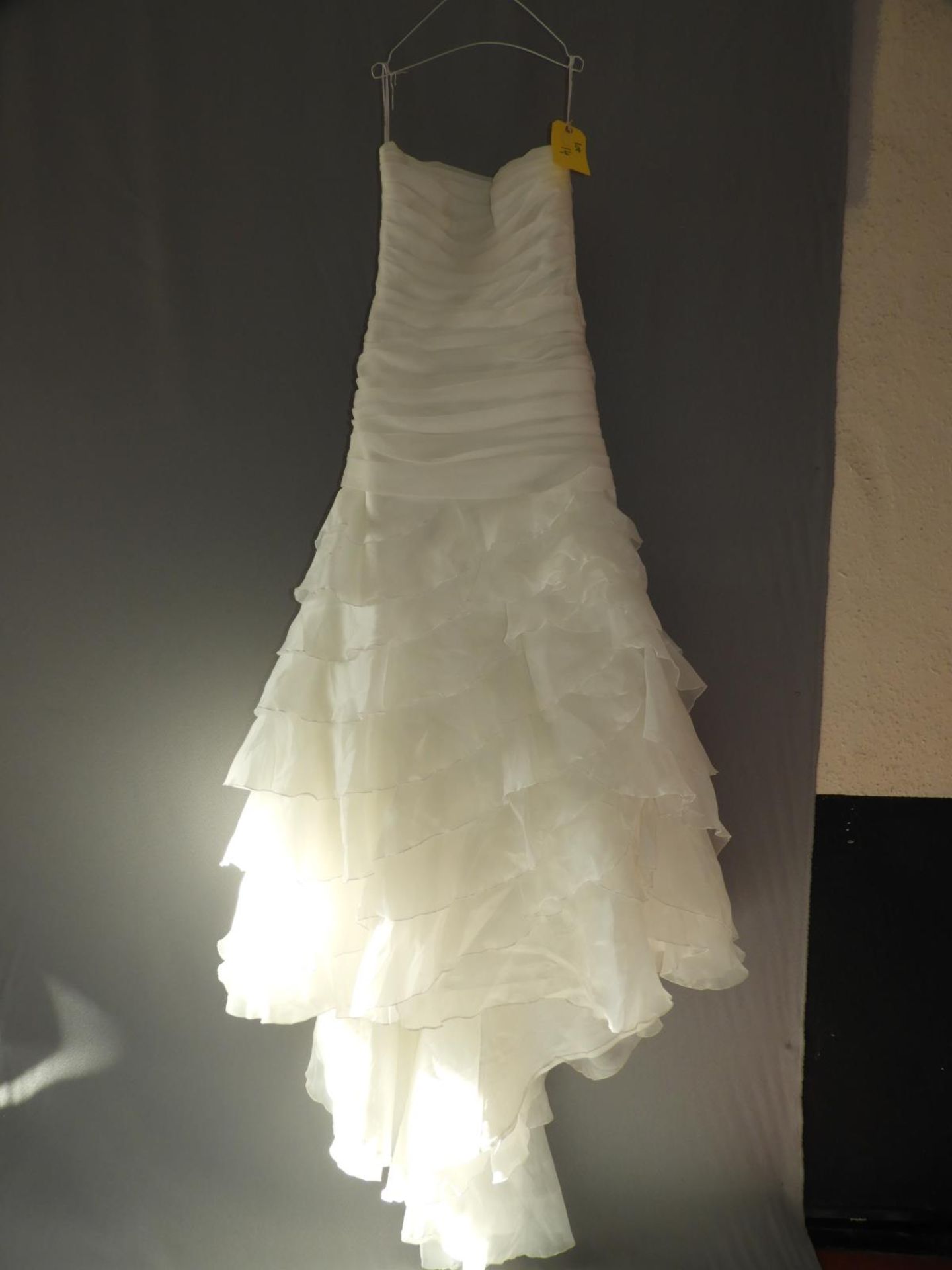 *Alfred Sung White Wedding Dress Size: 12