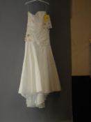 *Dessy Collection Snow White Wedding Dress Size: 1