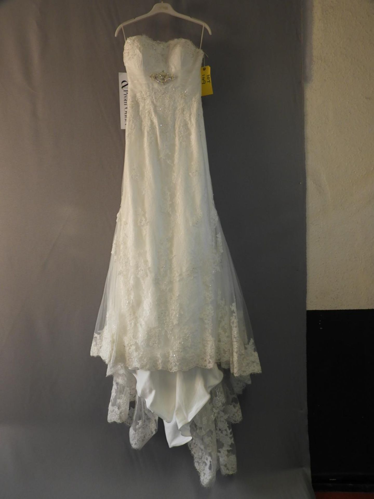 *Jade Daniels Ivory Wedding Dress Size: 8