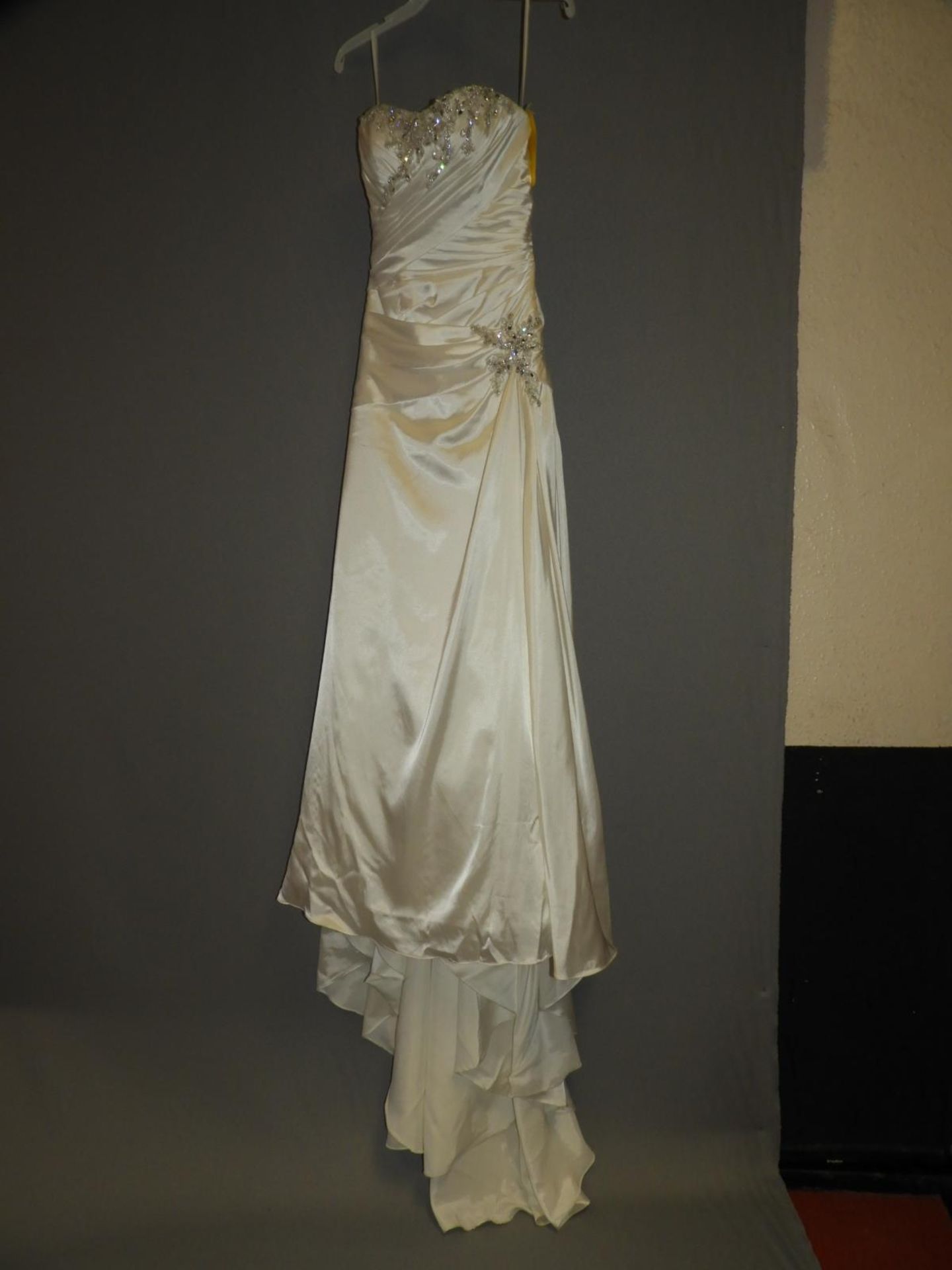 *Jade Daniels Wedding Dress Size: 8