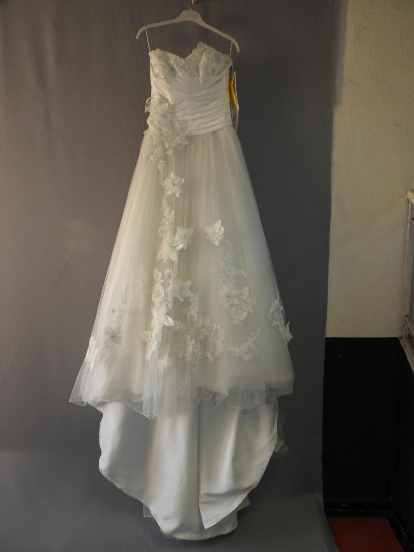 *Jade Daniels Ivory Wedding Dress Size: 8