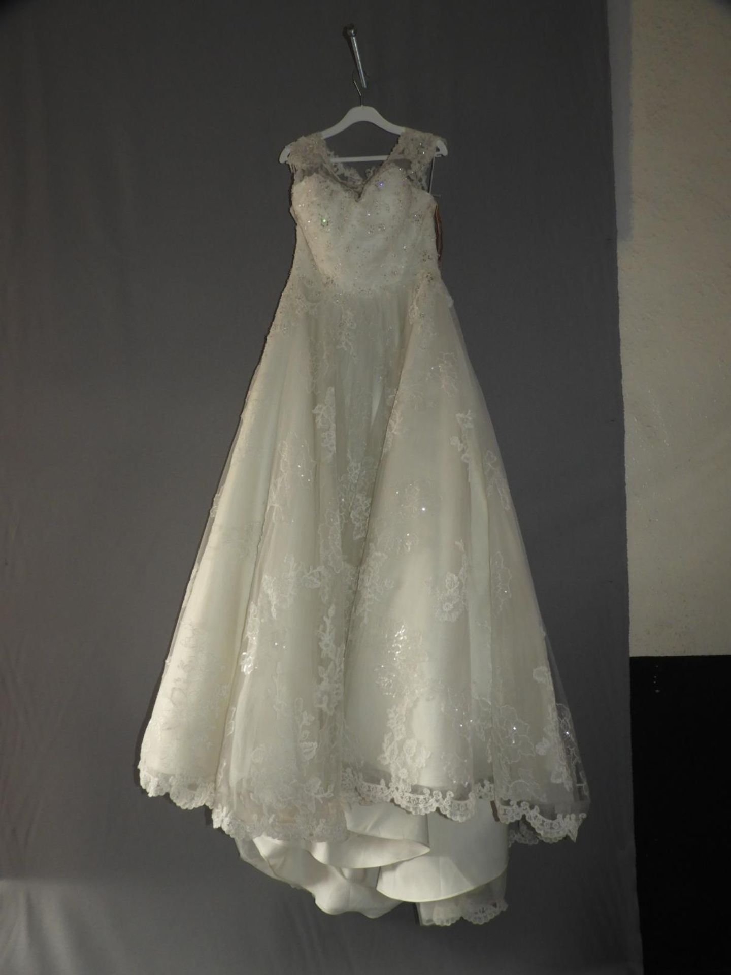 *Christine Dando Wedding Dress Size: 14