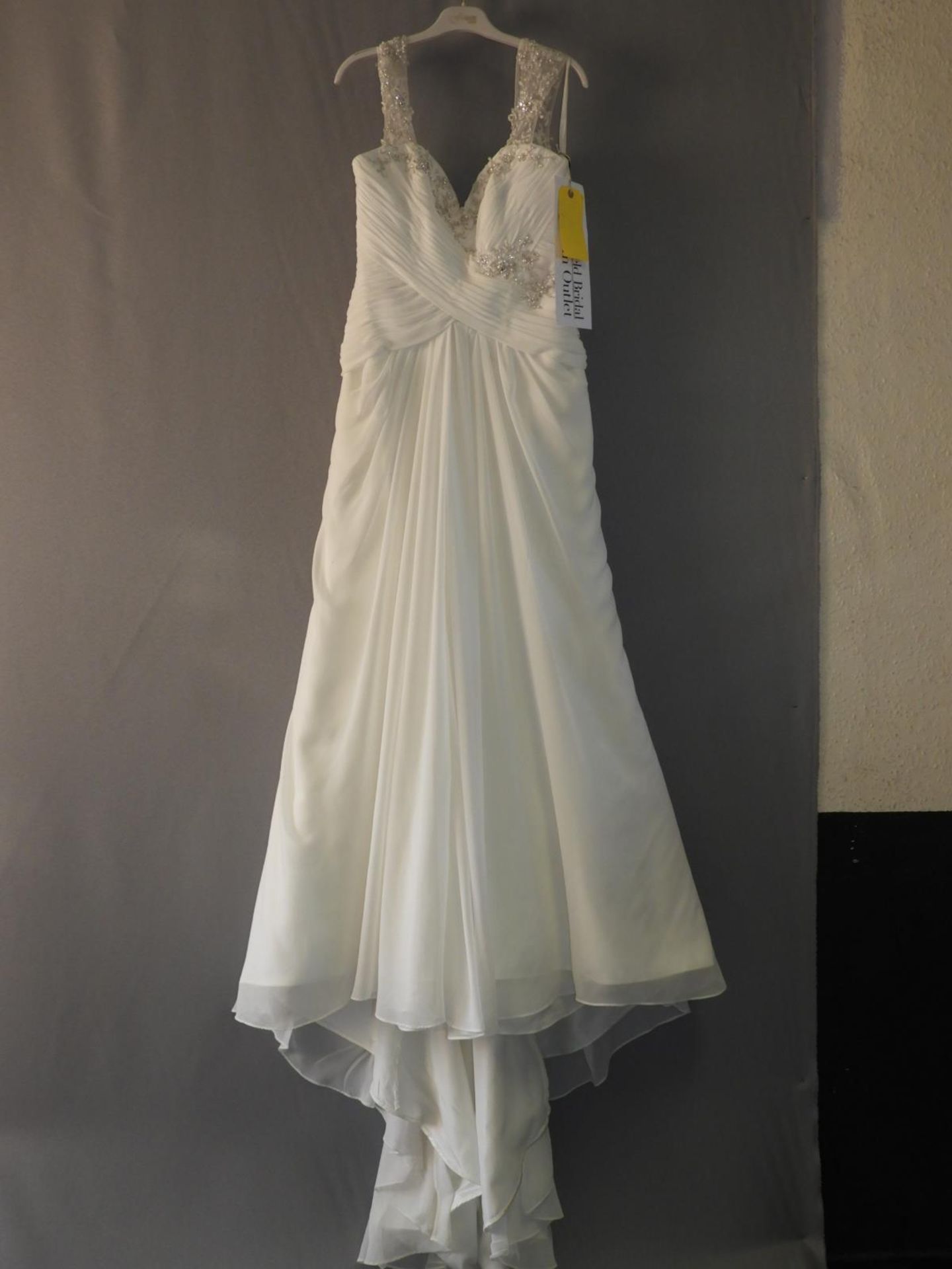 *Benjamin Roberts White Wedding Dress Size: 14