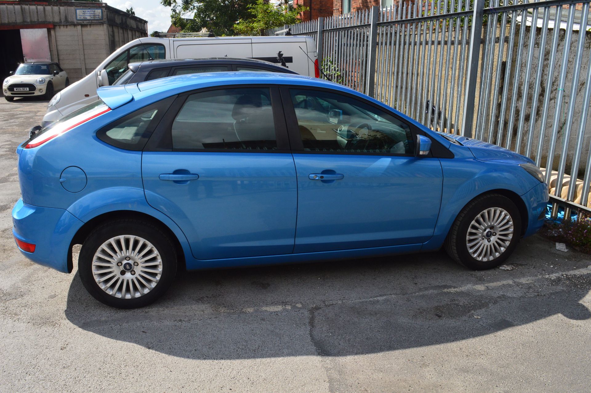 Ford Focus Titanium 1.6 Automatic Reg:LT10 LTZ, MOT: March 2020 with Full Service History - Image 3 of 3