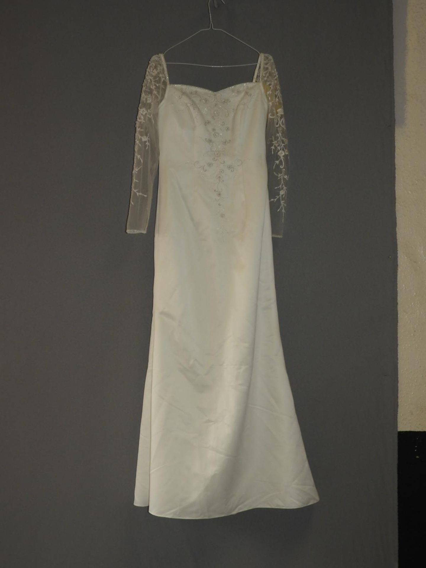 *White Wedding Dress Size: 8 (137/8106)