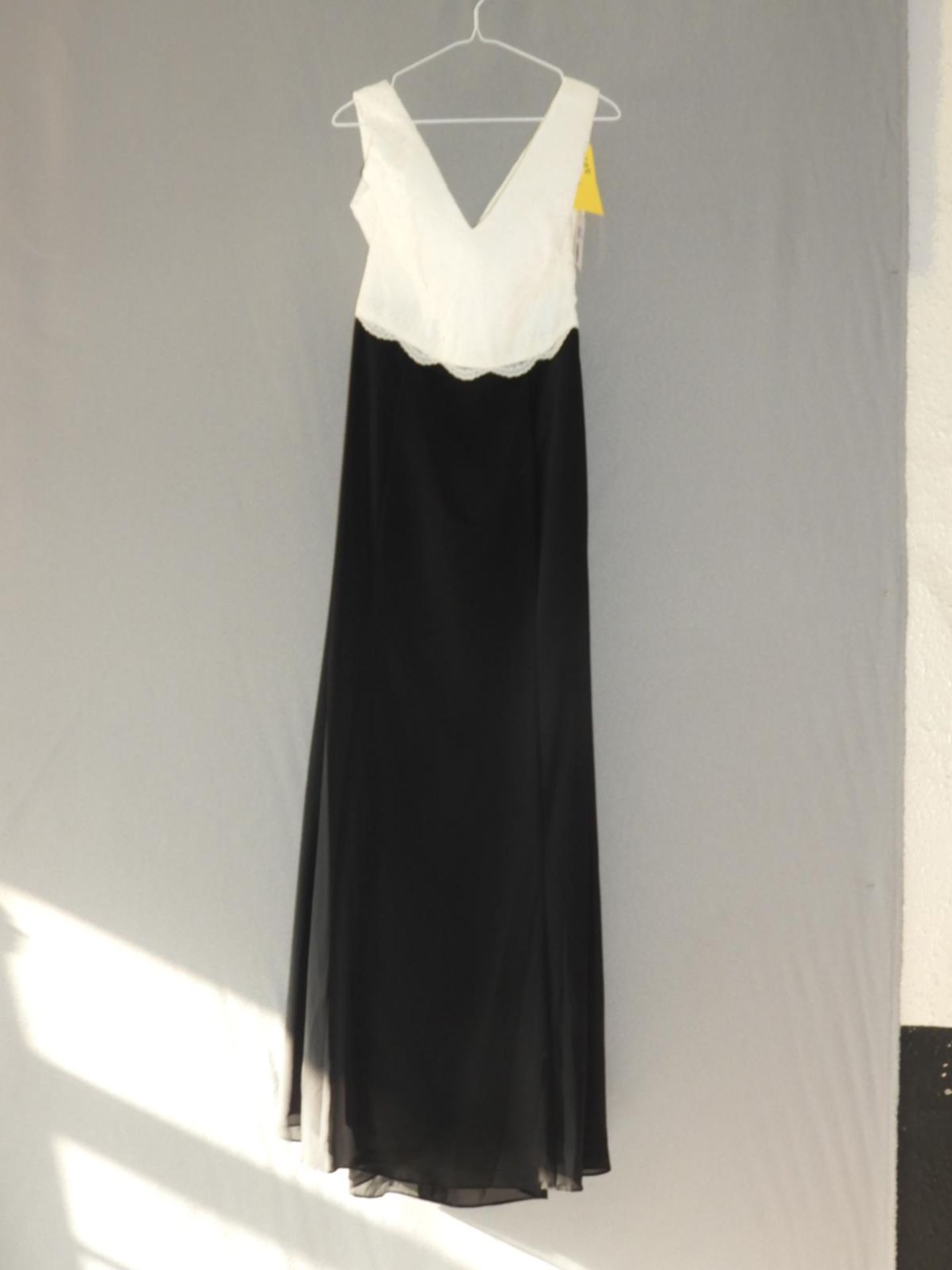 *Size: 12 Black & White Bridesmaid Dress by Social (214/8106)
