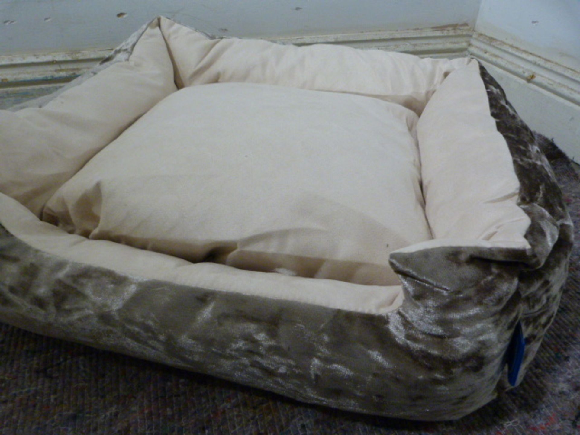 *Silentnight Snuggle Truffle Mink Dog Bed - Image 2 of 2