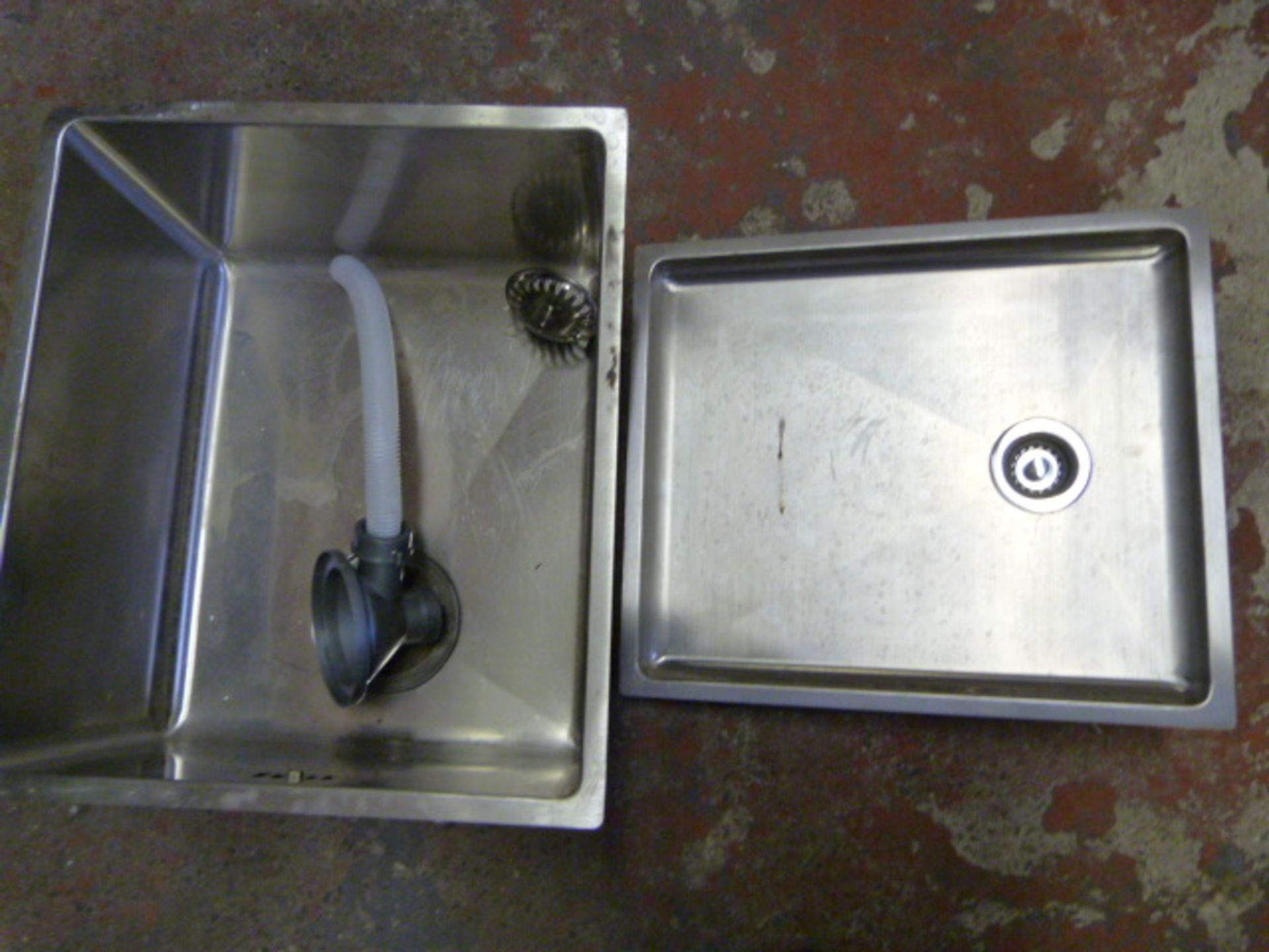 *Small Sink with Drainer