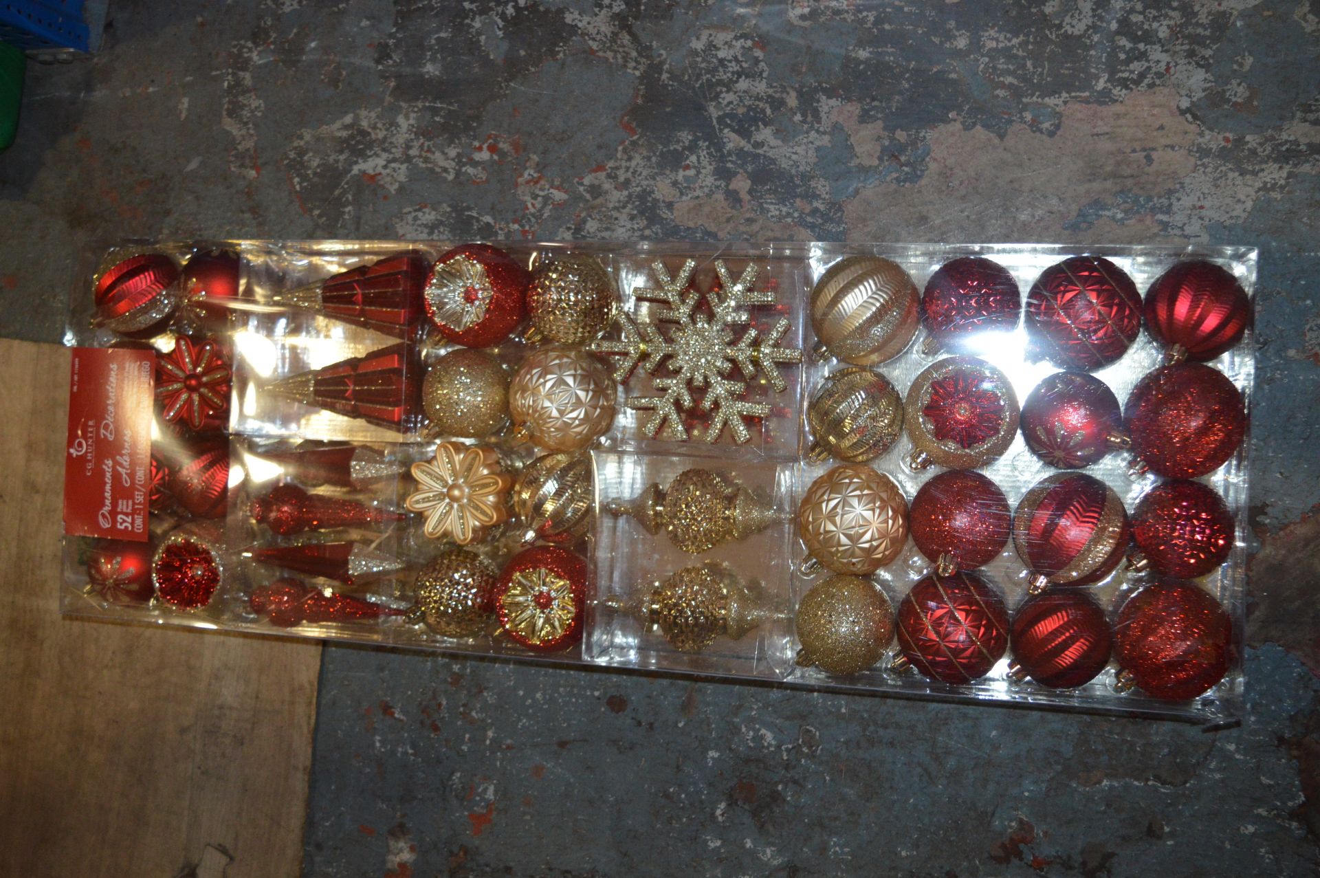 *C.G. Hunter Red & Gold Baubles 52pk
