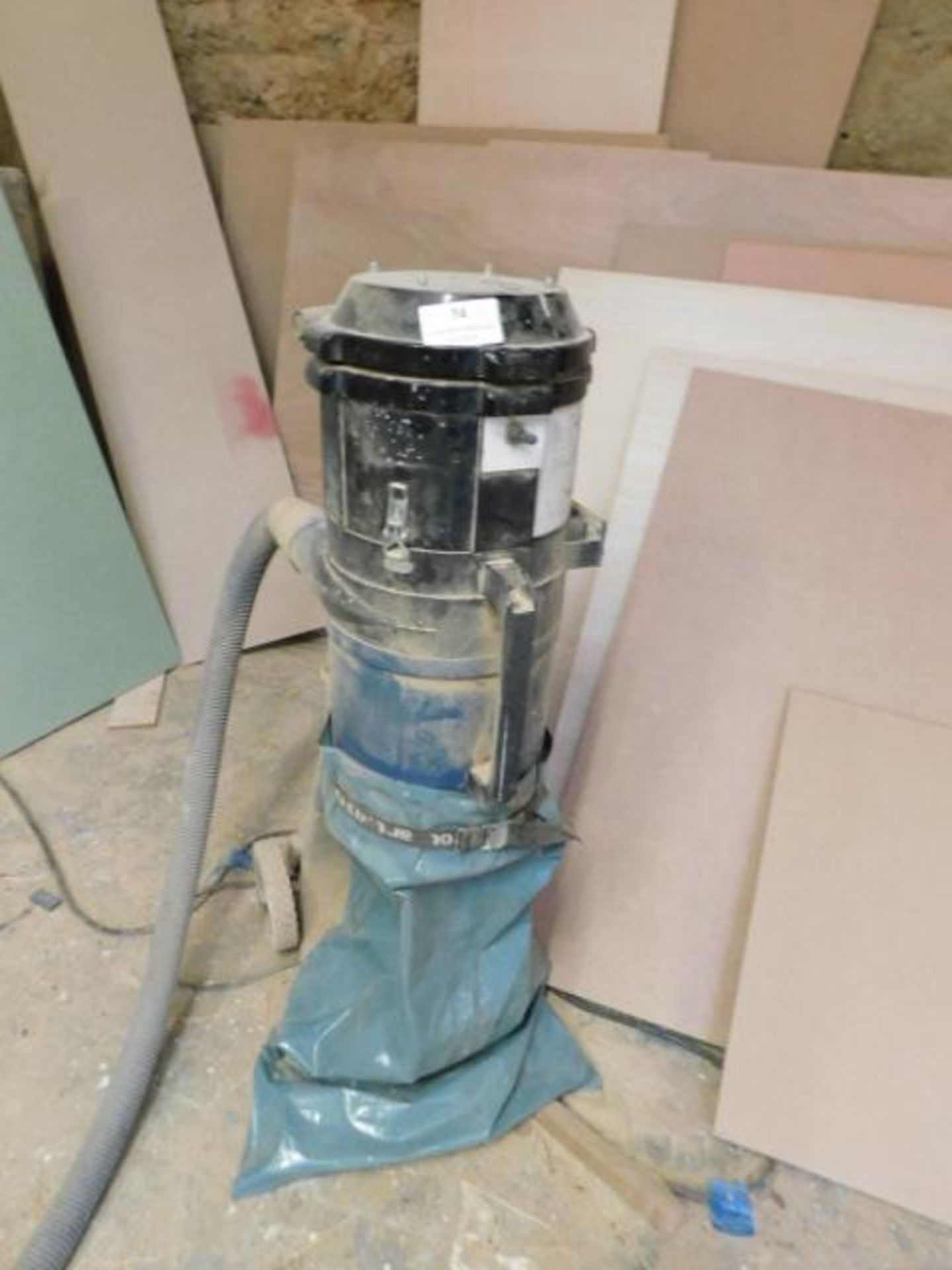 *Dust Central Dc2700c Dust Extractor