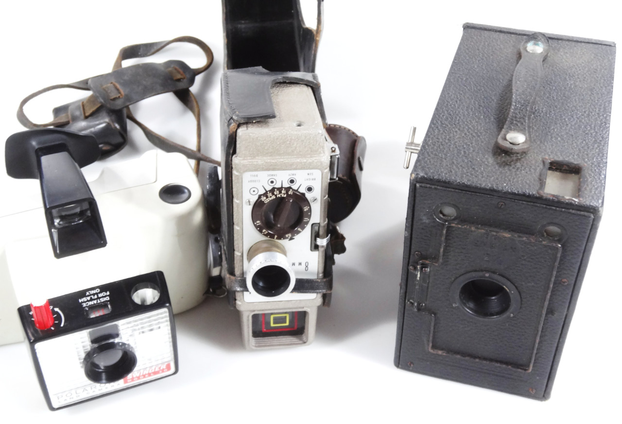 Various cameras, Polaroid, etc, Yashica, Sirrus MCAuto Zoom 1:4.0-5.6 lens, boxed camera, etc. (a - Image 2 of 3