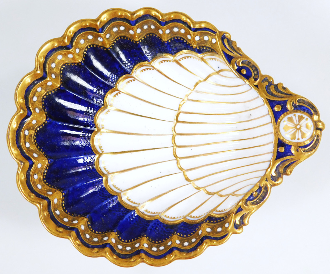 A 19thC Copeland china porcelain dessert service, set with armorial crest Honesty Is The Best - Image 8 of 9
