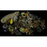 A quantity of vintage brooches, to include mainly stone set gilt metal, in porcelain floral