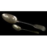 A George IV silver fiddle pattern serving spoon and teaspoon, marks indistinct, 2¾oz.
