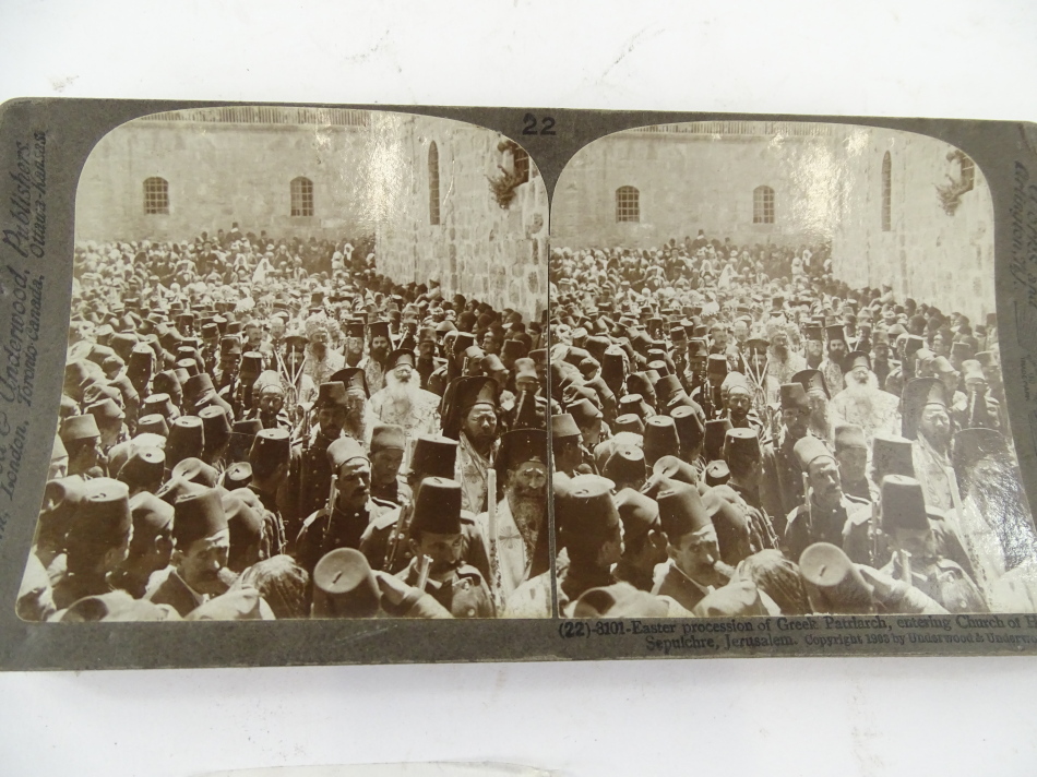 An aluminium and mahogany Underwood & Underwood stereo viewer, and collection of cards - Image 3 of 4