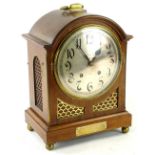 An Edwardian mahogany and brass mantel clock in George III style, the silvered dial stamped King &