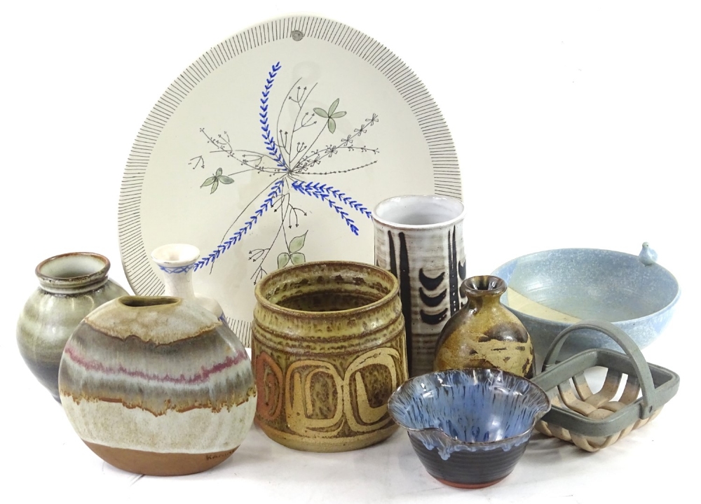 Miscellaneous Studio ceramics, to include Isle of Sky pottery bowl, a Nortsken bowl etc.
