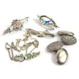 Various items of silver jewellery, to include a pair of silver cufflinks, a silver and silver gilt