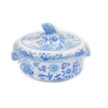 An early 19thC Spode pottery tureen, with matched soup lid, transfer decorated in blue and white