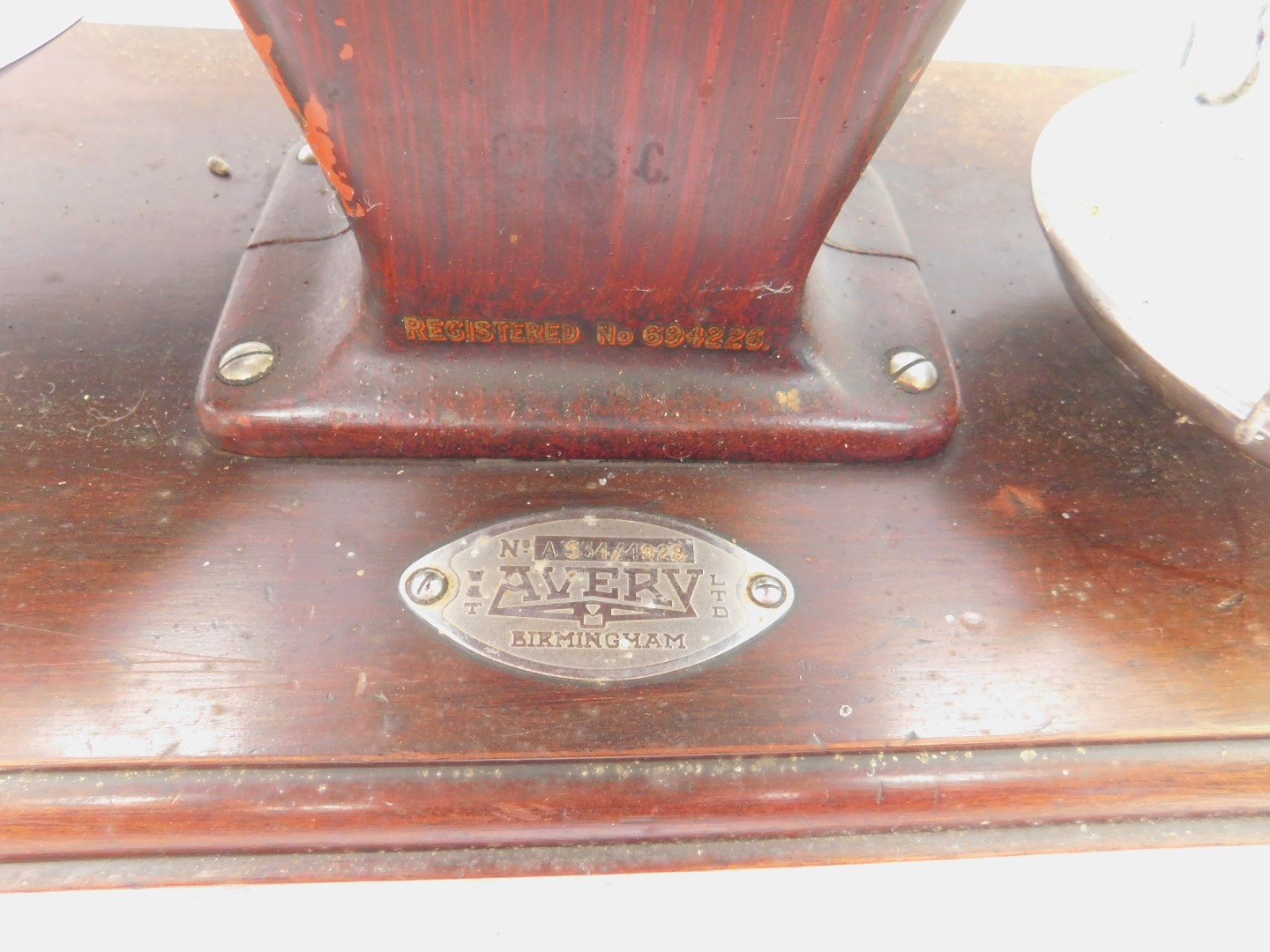 A set of early 20thC W & T Avery Ltd grocery scales, Regd no.694226, metal with a faux wood - Image 3 of 3