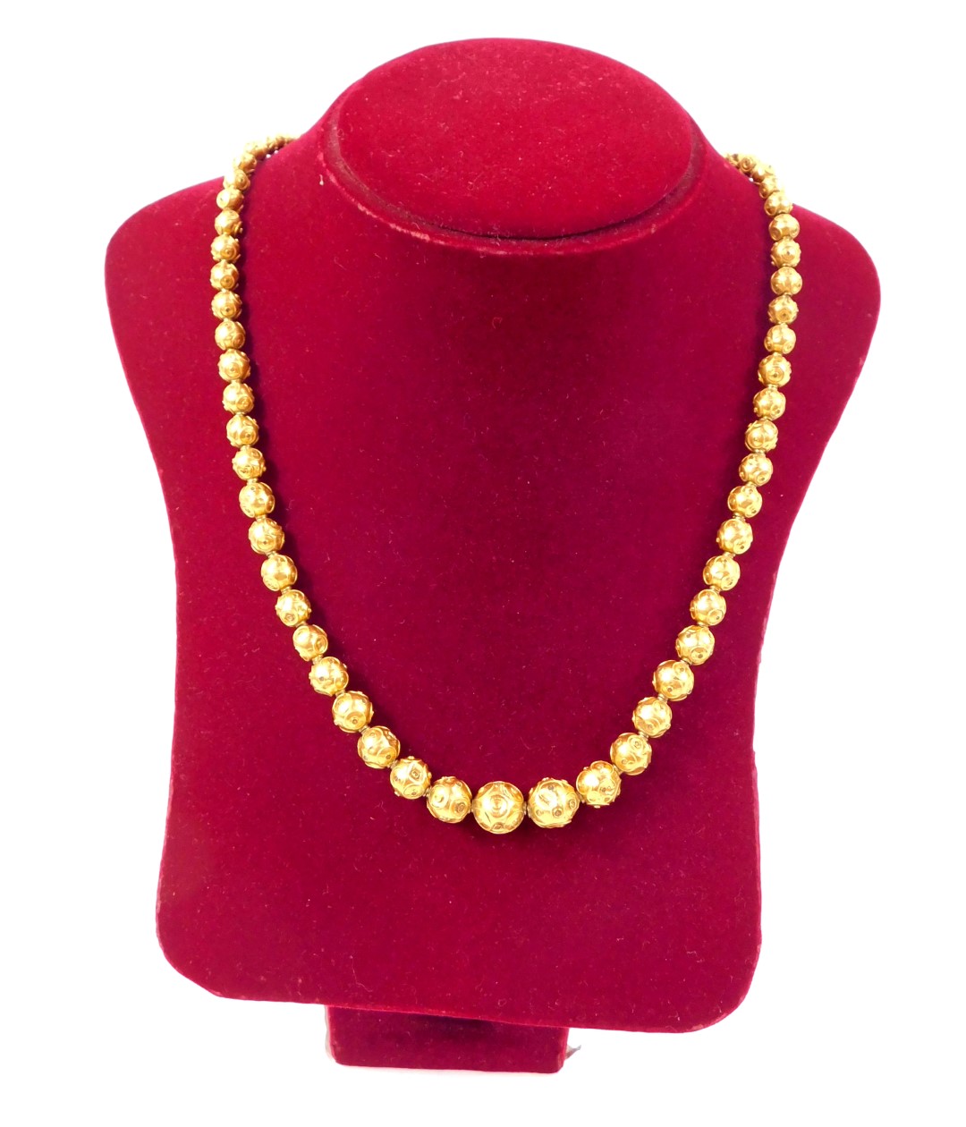 A Continental early 20thC necklace, of graduated ornamental yellow metal balls, on a barrel clasp,