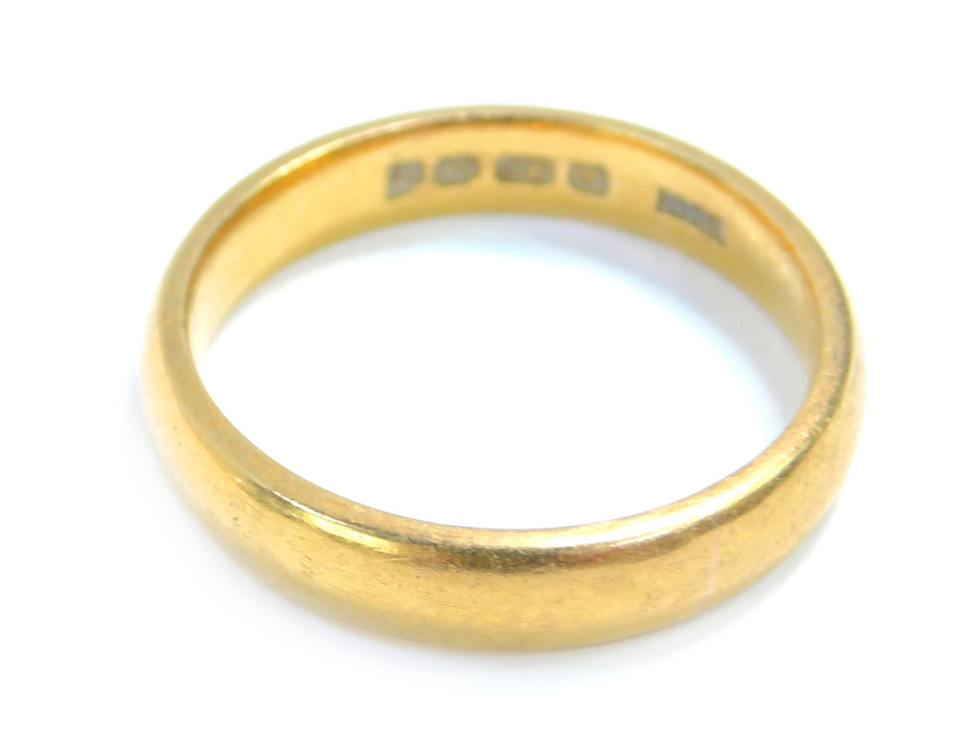 A 22ct gold wedding band, size M, 5.3g.