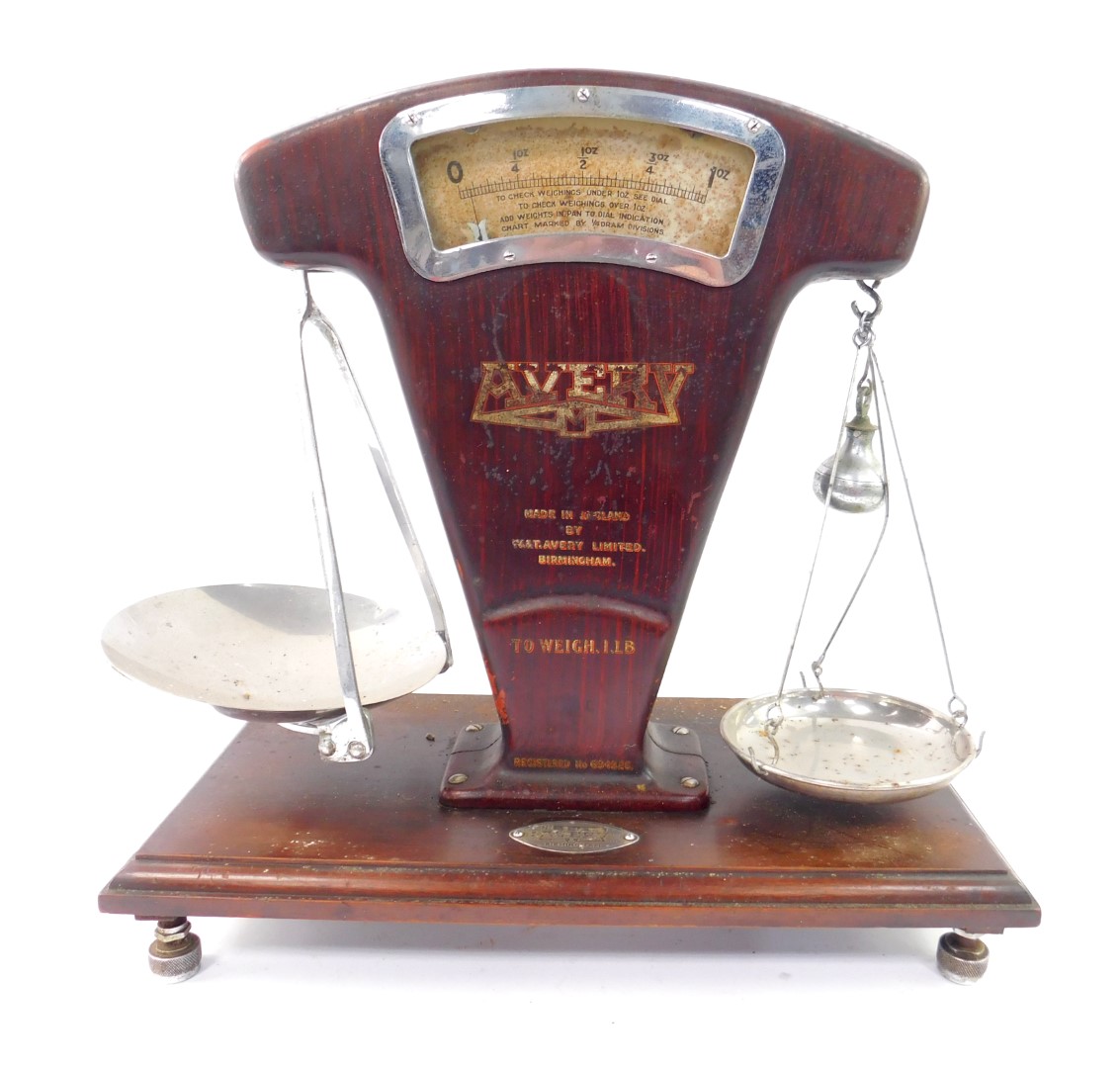 A set of early 20thC W & T Avery Ltd grocery scales, Regd no.694226, metal with a faux wood