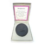 A Wedgwood black basalt memorial medallion of HRH Duke of Windsor, 1894-1972, limited edition 1544/