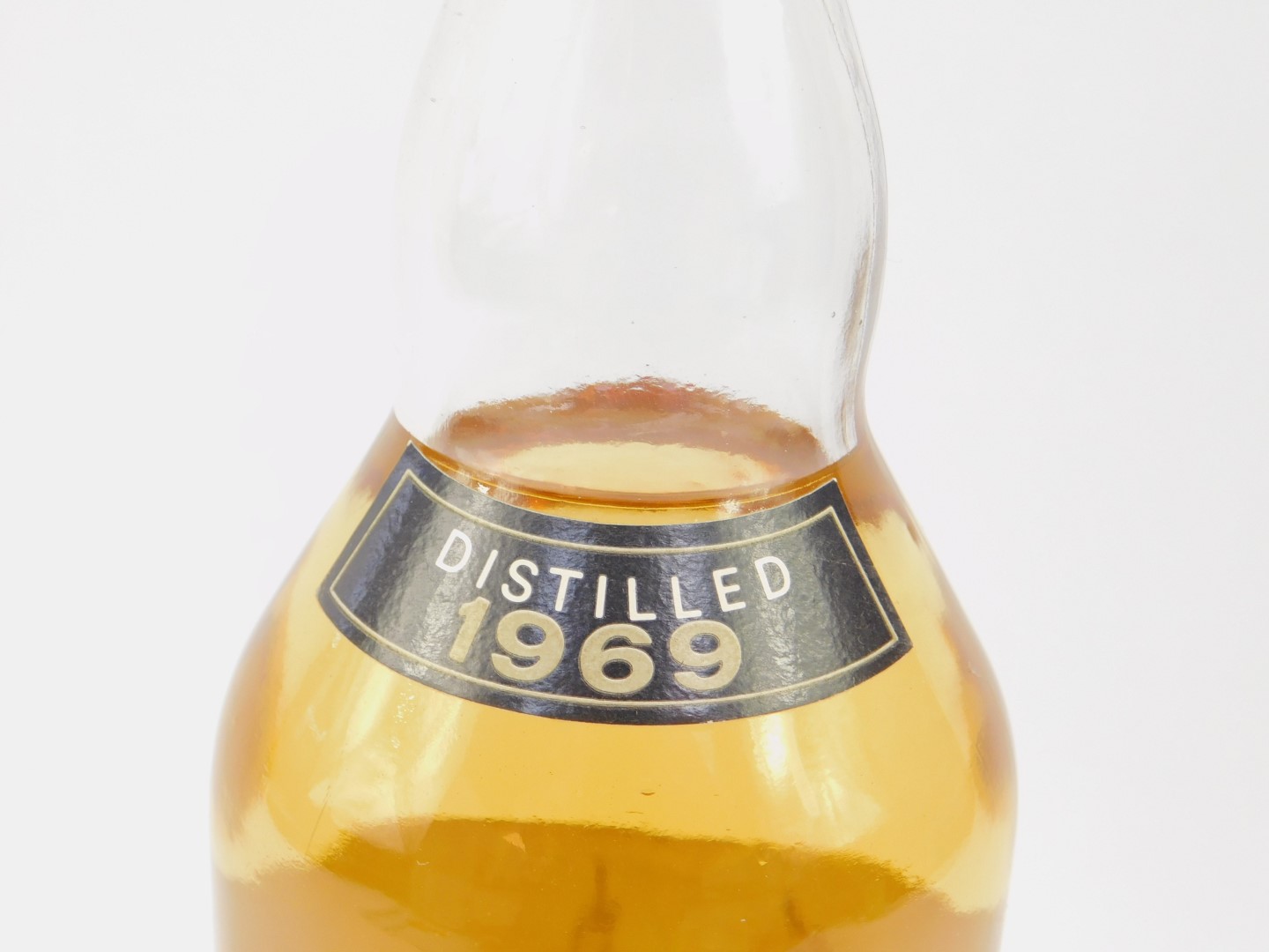 A bottle of Glen Grant Distillery Five Year Old Malt Scotch Whisky 1969, bears full labels. - Image 3 of 3