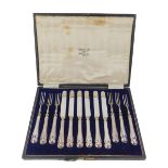 A George V silver handled fruit set, cased, Sheffield 1927, 10.62oz all in.