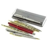 Various pens, Parker and other, Parker 25 part set, 14cm W, propelling style pencils, brushed