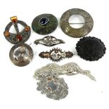 Various silver and other brooches, to include a circular silver shield brooch, a silver bird bar