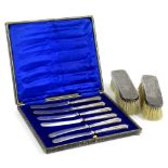 A collection of small silver, to include a set of six silver handled dessert knives.