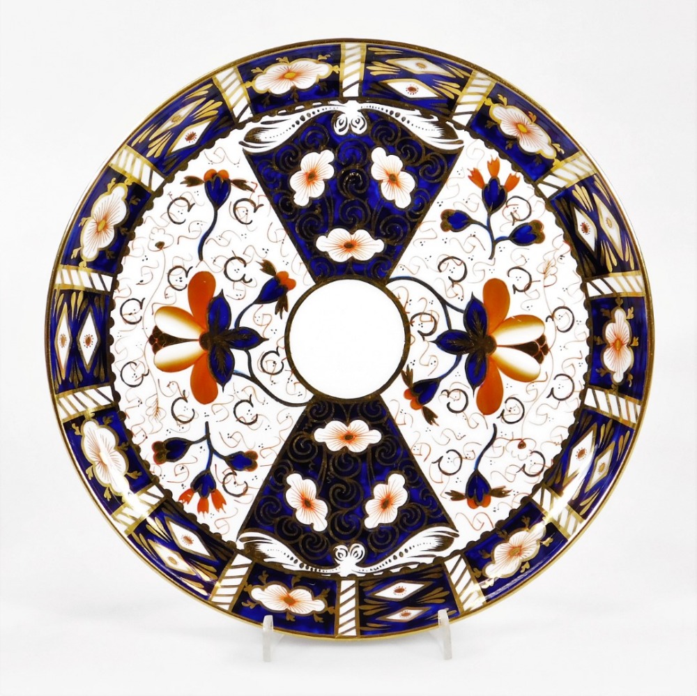 A Royal Crown Derby Imari pattern part tea service, to include two serving plates, 23cm Dia. cups, - Image 2 of 3